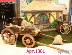 Торговая телега с плетеными вставками